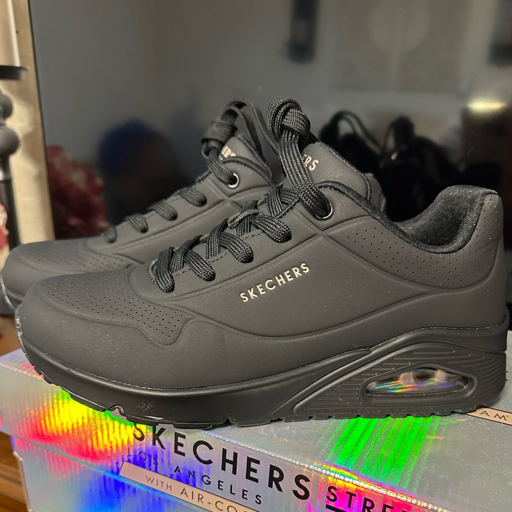 Sketchers Sneakers